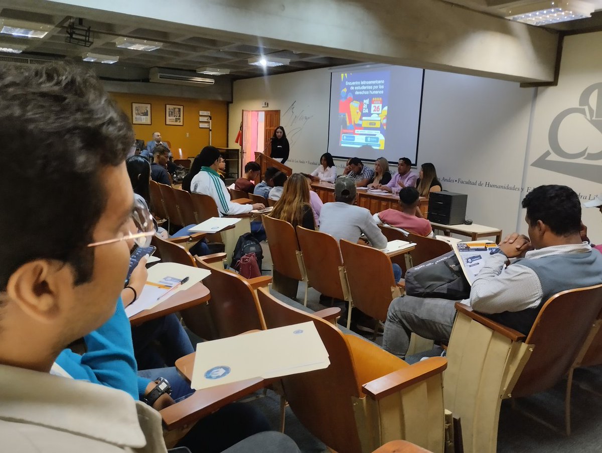 fedehuve's tweet photo. Inicia el Panel estudiantil en donde se presentan las propuestas del movimiento estudiantil para este 2023 👀
También, exponen diferentes puntos de vista sobre la realidad de la #ULA
#EstudiantesxLosDDHH https://t.co/0e1fSzFqLh