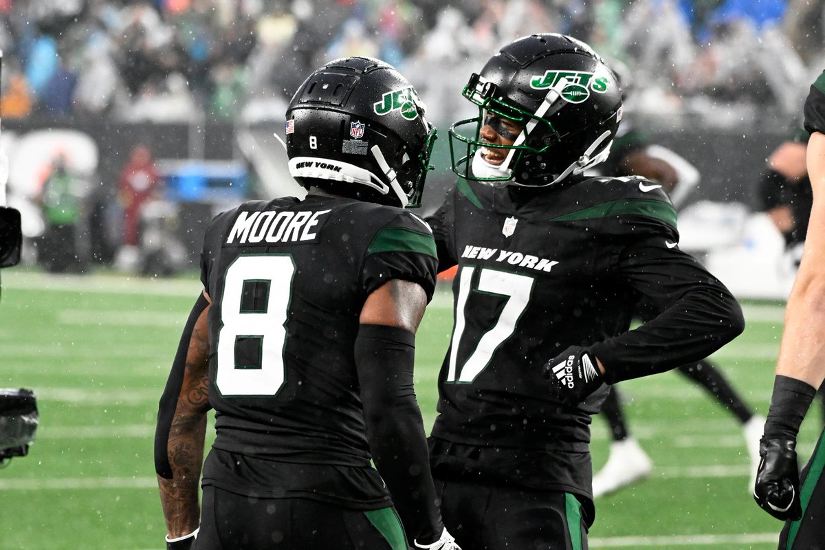 NewEraNYJets's tweet image. OBJ, Elijah Moore, and Garrett Wilson 👀👀