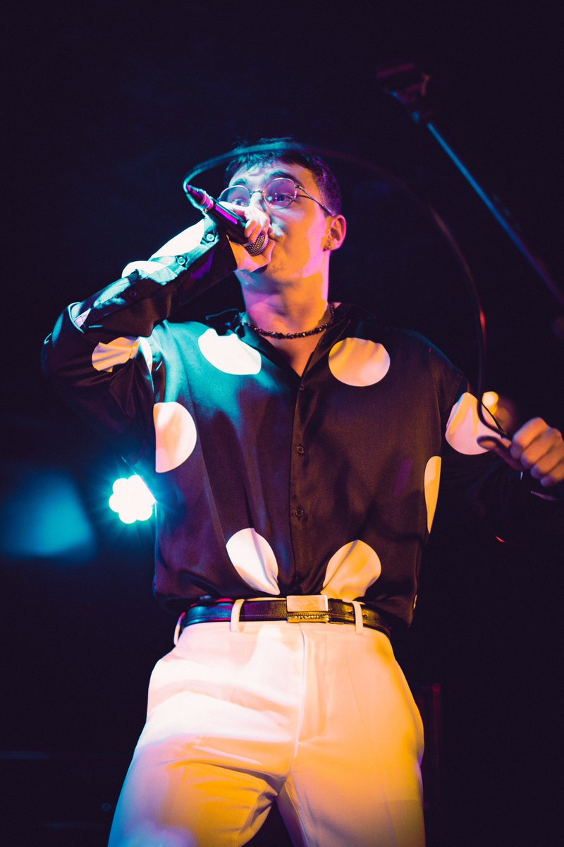 GIRLS SPEAK FRENCH tweet media