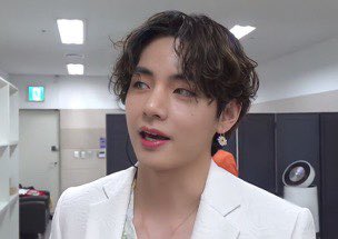 taeteluv_'s tweet photo. kim taehyung is just so insanely pretty https://t.co/tqVgXrtfgu