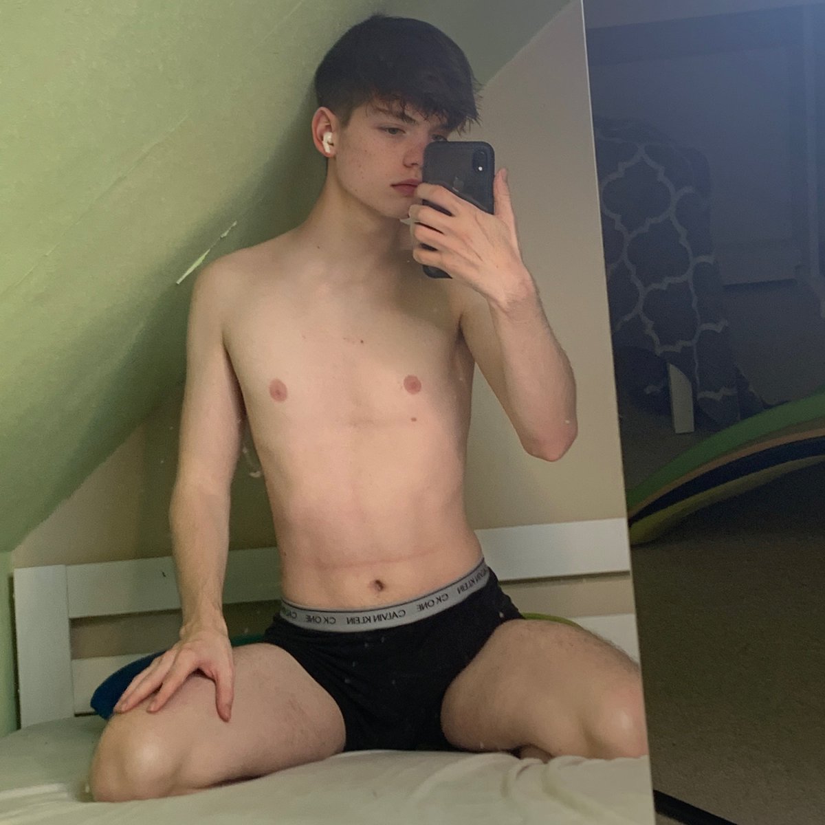dertwink's tweet photo. rt to touch my tummy 😌 https://t.co/FkiI7p2jsS