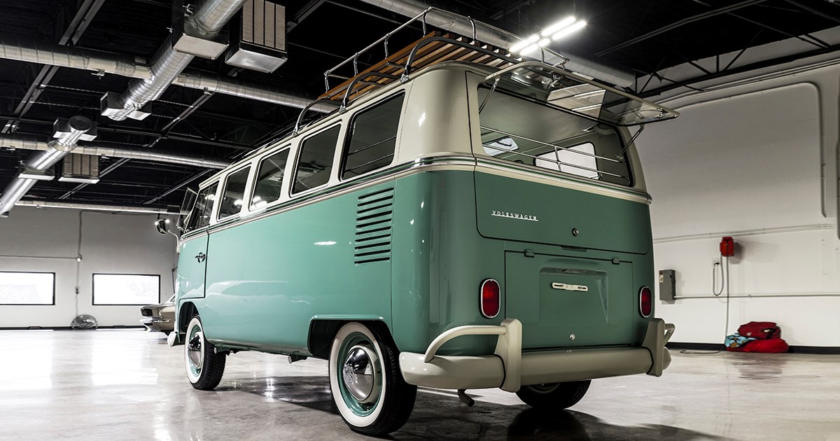 There's some heavy hitters rolling across the block this year at Barrett Jackson Scottsdale 👀 Amongst the crowd, Will Ferrell's 1961 23-Window Volkswagen bus! 

What do you think of it? 🔥 or 👎? Should Richard Rawlings try to snag it?!