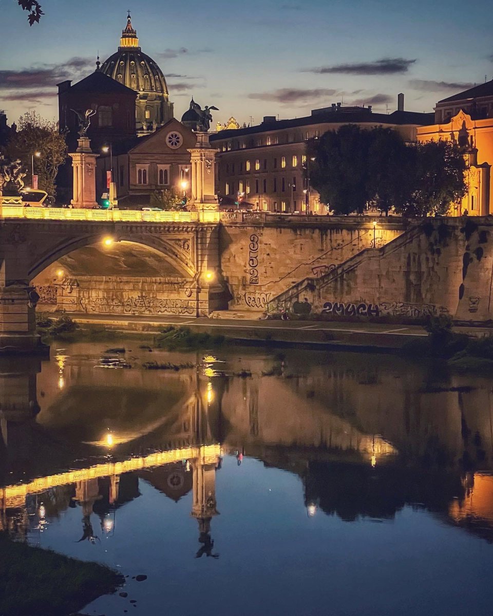 #roma #rome #italy #italia #cita #romebynight #dinotte #romadinotte #Buongiorno #buonanotte #buonasera #viaggio #romance #amore #Nostalgie #romans #noche #nit #nuit #night #lovers #amanti #tiber #tevere #rio #nightview #ponte #vita #luce #citaeterna #luce #photo