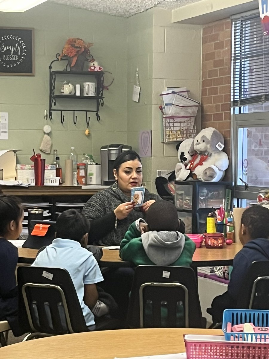EslEllen's tweet photo. MTE has the BEST ESL para!  #MTEMustangs #RISDBelieves https://t.co/QIJaFUV93x
