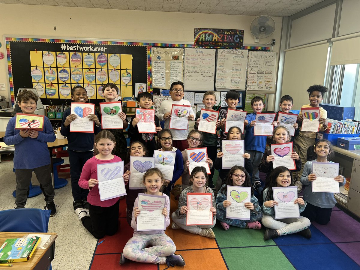 MrsMcCabeNB's tweet photo. The class enjoyed creating special valentines for our veterans. @Saw_Mill_Strong https://t.co/SnrCUiLtfX