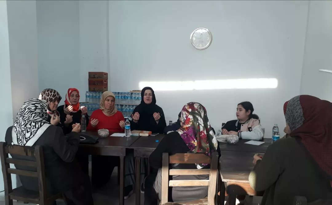 📍Regaip Kandili

Kadın Kolları Başkanımız Elif Serdar ve yönetim kurulu üyelerimizle, Evkaf Mahallemizdeki kadınlarımızla bir araya gelerek hasbihal ettik.

#RegaipKandili’nizi kutlar, gönüllerin dualarda birleştiği, sağlıklı, huzurlu nice kandiller dileriz.