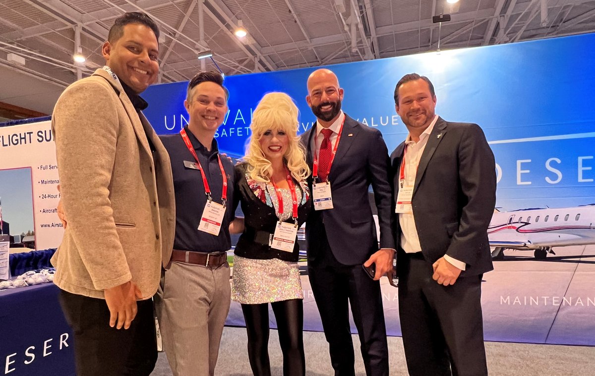 palmspringsjet's tweet photo. We had a busy Opening Launch and Day 1 of #SDC2023 in Nashville, TN. It was great to catch up with our aviation colleagues, vendors, customers, and new contacts, who visited us at booth #514. The putting green, swag, & #buzzbox cocktails were a great hit! #desertjet #bizav #nbaa https://t.co/kiDBogTTV2