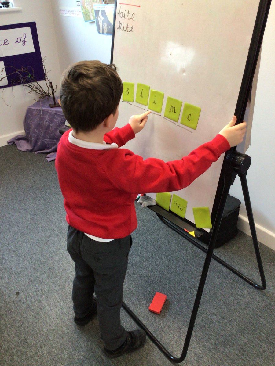 HighamRISE's tweet photo. Our Year 1 children have been learning the /ie/ sound in phonics this week! They joined in with some word building before writing the word down. @Rise_MAT #flourishandsucceed @SWLiteracy #soundswrite #ks1phonics #extendedcode https://t.co/TG50MPzHpt