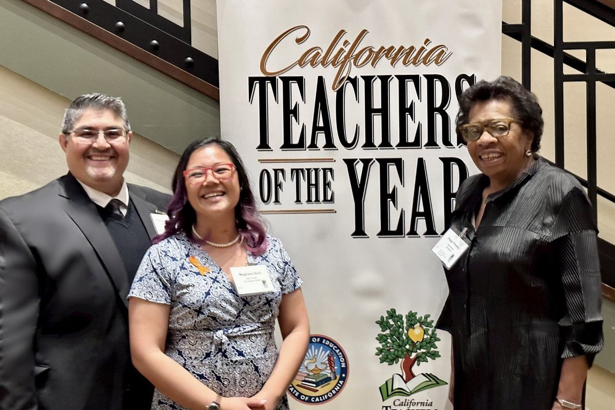LAUSDHR's tweet photo. This week we celebrated our state teachers of the year Jason Torres-Rangel and Bridgette Donald-Blue and state finalist Meghann Seril for their amazing work and commitment to our students. 🍎🌎🏫 #teacheroftheyear #californiateacheroftheyear #lausd #teachinLA #ReadyForTheWorld https://t.co/TWr7y4HgkW
