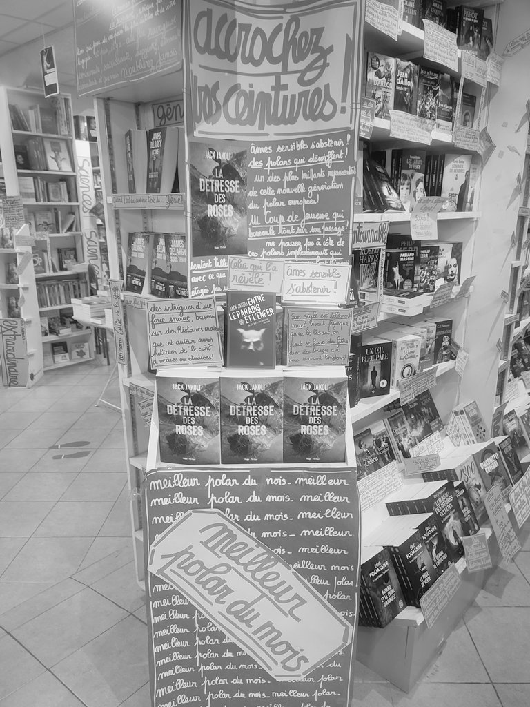 HugoThriller's tweet photo. @JJakoli est à l'honneur à La Griffe Noire ✨🔥 https://t.co/GPu6zGYo7i