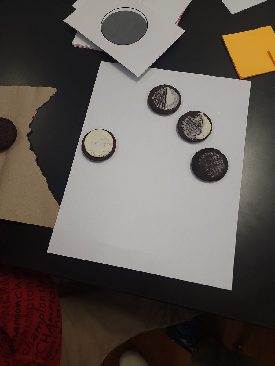 Tori2899's tweet photo. These moons aren't made of cheese! They're made of @Oreo!!!!
Learning about moons in the most delicious way!!
#OverTheMoonAboutOreos
#ScieneFun
#YummyScience https://t.co/Ib3hXsNPQv
