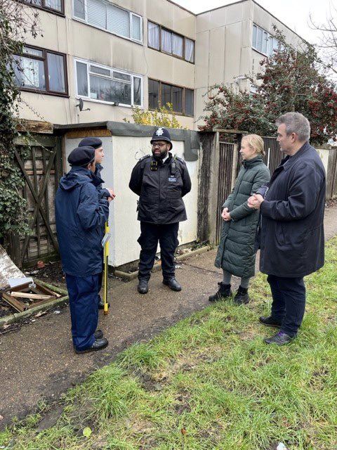 MPSMerton's tweet image. Today, officers from our search teams and cadets took part in a weapon sweep of #MordenHallPark, its surroundings and TFL areas. Several items were found and seized. 
 
Thank you to the 
@nationaltrust, @TfL and @Merton_Council for supporting this operation.

#MyLocalMet