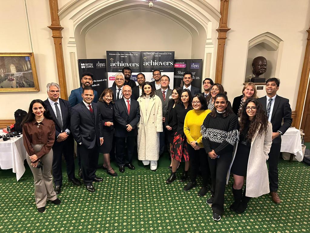 Stars with shinning lights all around me! India’s brightest minds at India’s UK Achievers Honours Gala! NISAU honouring outstanding alumni & students breaking the glass ceiling. Celebrating 75th anniversary of India's independence & India-UK educational ties.