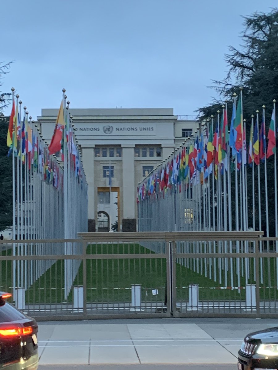 MonktonScience's tweet photo. A walk around gardens and Geneva #CERN #MonktonPhysics https://t.co/GFmkEFWlpV