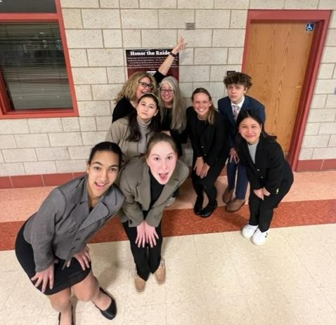 fenwickfriars's tweet photo. #FenwickFriars alumna Libby Robertson Kincanon ‘96 (raising hand at a tourney this past Saturday) has coached the Speech Team for the past 17 years: "I was a proud team member under Sandra Rose and Mary Marcotte [in] 1992-96. As Mrs. Rose used to say, 'Learn lots and have fun!'" https://t.co/VcnODVuN2g
