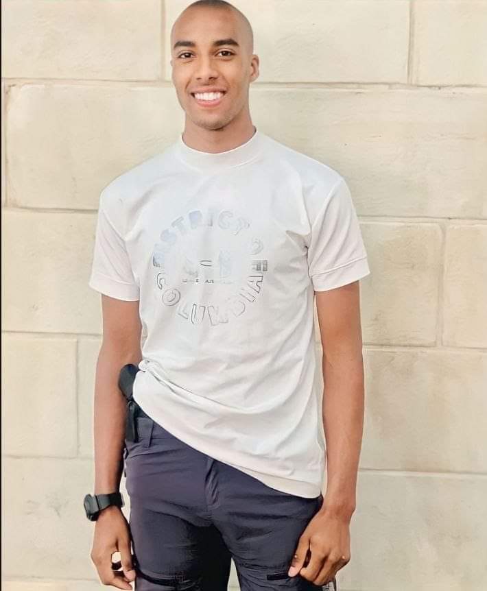 في مجزرة جنين فجر اليوم
من الصعب تجاوز صورة الشهيد الذي تم دهس وجهه بمدرعة من مدرعات الصهاينة
من الصعب أن تتجاوز قتل إمرأة فلسطينية عجوز
أصابتها رصاصة اخترقت رقبتها بينما كانت تجلس آمنة في بيتها 
من العار علينا كعرب ومسلمين أن نقف مكتوفي الأيدي أمام ما يحدث في فلسطين 
#جنين_تقاوم