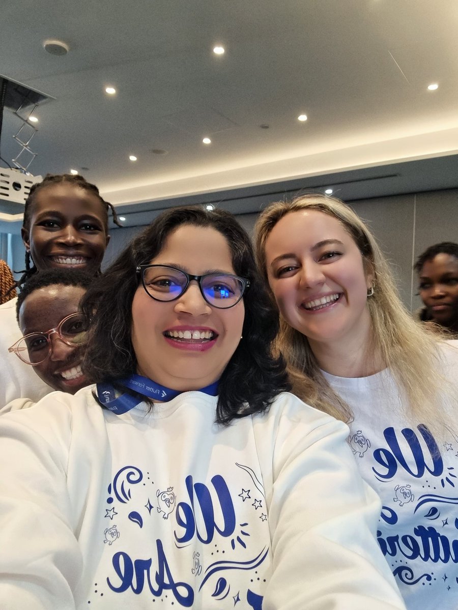 KelkarRenuka's tweet image. It was crazy day with lots of Fun🥳
Thanks @FlutterDev #Flutterteam for inviting to #FlutterForward It was awesome event!!💙🚀
@flutteristas