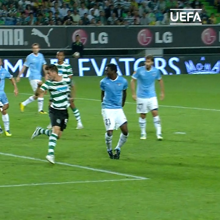   The cheeky back-heel finish... 

Happy birthday, Ricky van Wolfswinkel  || || 