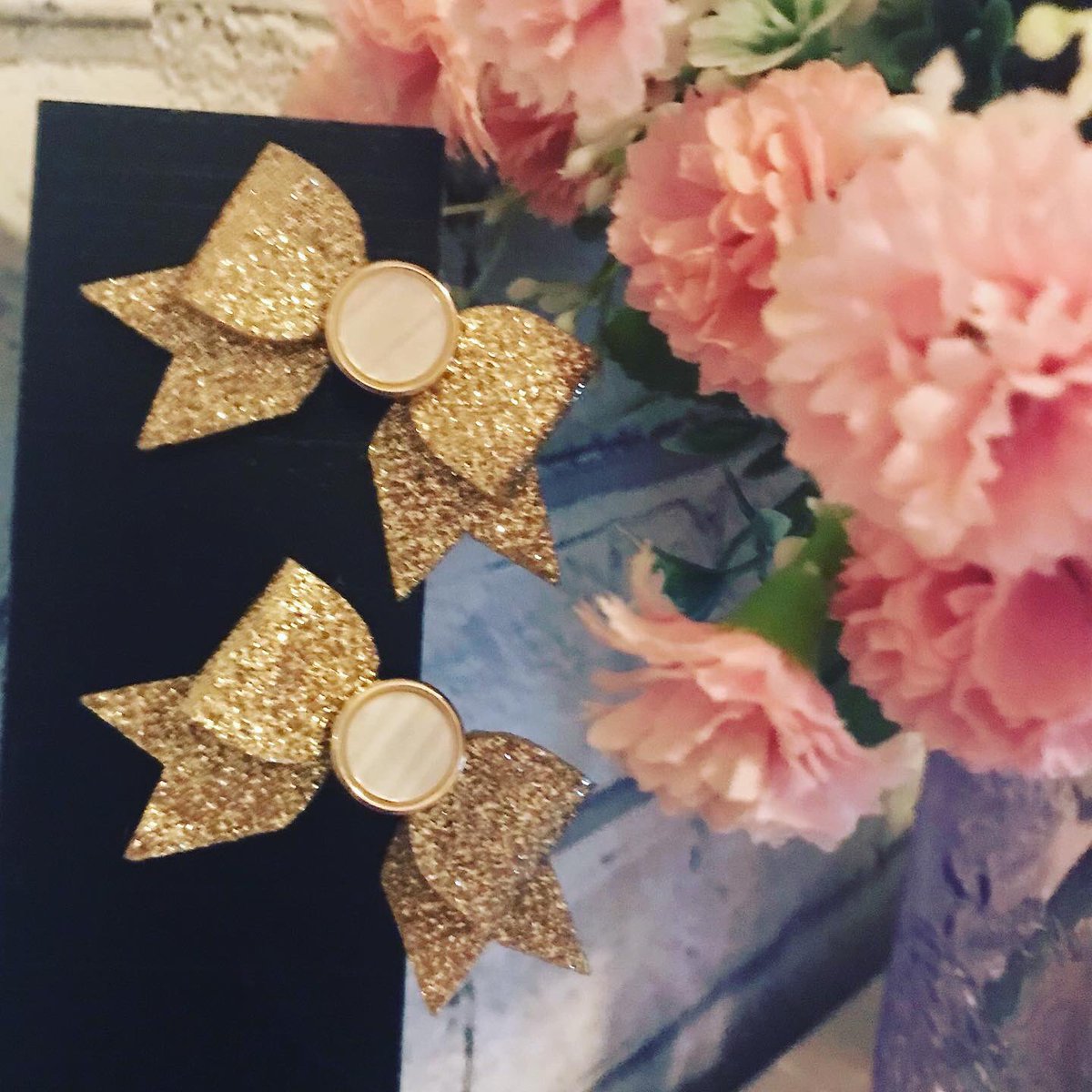 Little gold sparkly beauties 💎
A duo of gold sparkle faux leather studded hair bows

#Etsy #Etsyshop #Etsyseller #Etsyfinds #Etsygifts #Etsylove #Etsyhandmade #Etsymaker #Etsystore #Etsysellersofinstagram #Etsycommunity #hairaccessories #hair #hairstyle #accessories #style