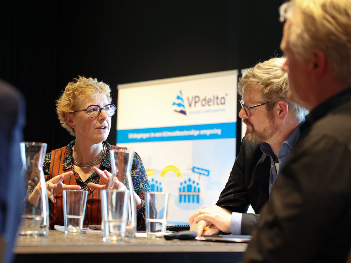 VPdeltaNL's tweet photo. #KunstmatigeIntelligentie is bijna niet meer weg te denken uit de maatschappij. Kan het ons helpen met #klimaatadaptatie? Net besproken in @Mondai_AI House of #AI. Astrid de Wit (program manager #Klimaatadaptatie bij onze partner @zuid_holland) deed mee als panellid. https://t.co/9mFqnnbBg5