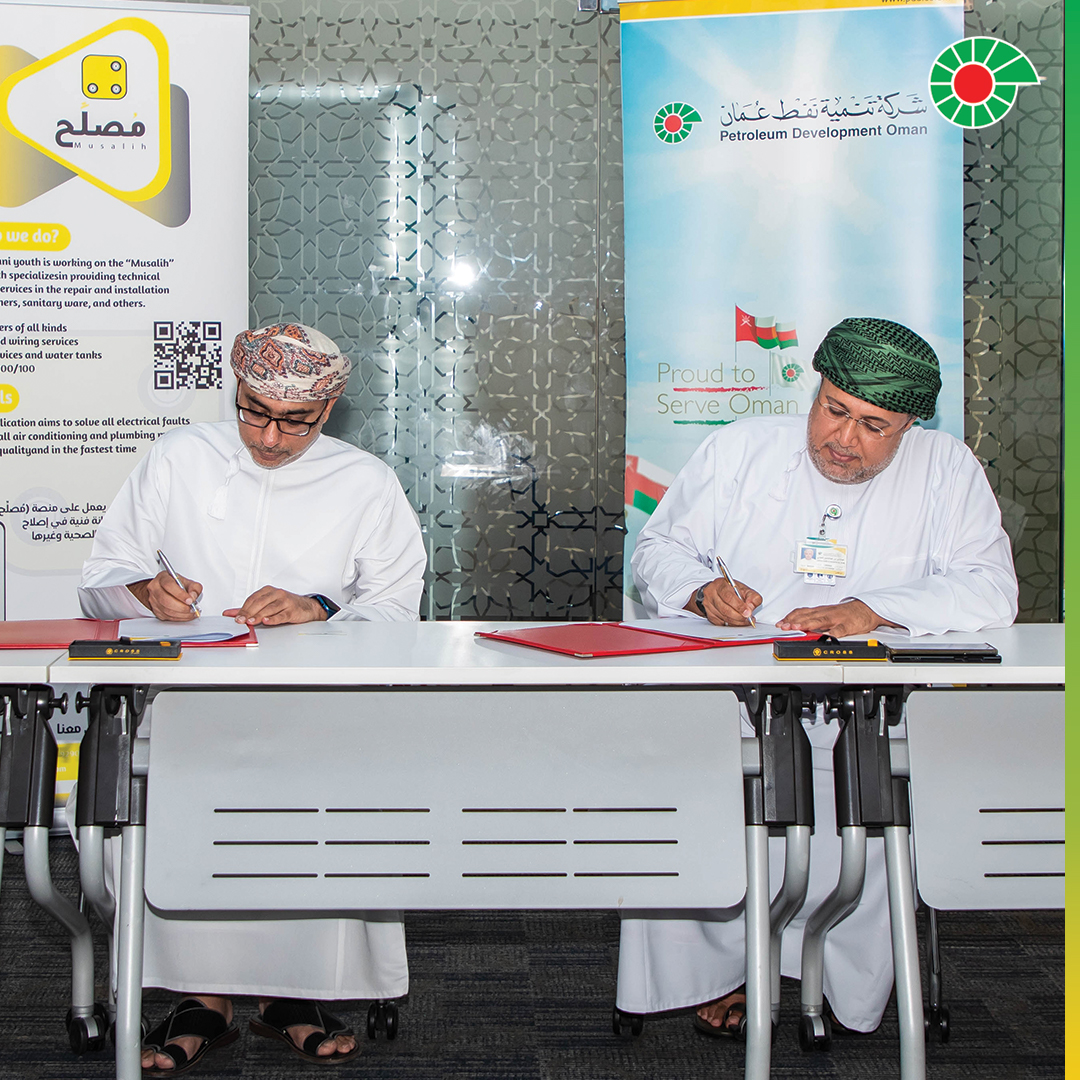PDO_OM's tweet photo. وقعت شركة #تنمية_نفط_عمان مذكرة تعاون مع منصة "مصلح" لتنفيذ برنامج تدريبي يستهدف 15 عمانياً في منطقة امتياز الشركة في مجال صيانة الكهرباء والتكييف.

ويأتي هذا التوقيع استكمالاً لجهود الشركة في تطوير الكفاءات العمانية في هذا المجال بعد تخرّج 200 فنيّ من برنامج "إمداد" مؤخرّاً. https://t.co/HxHec7mW60