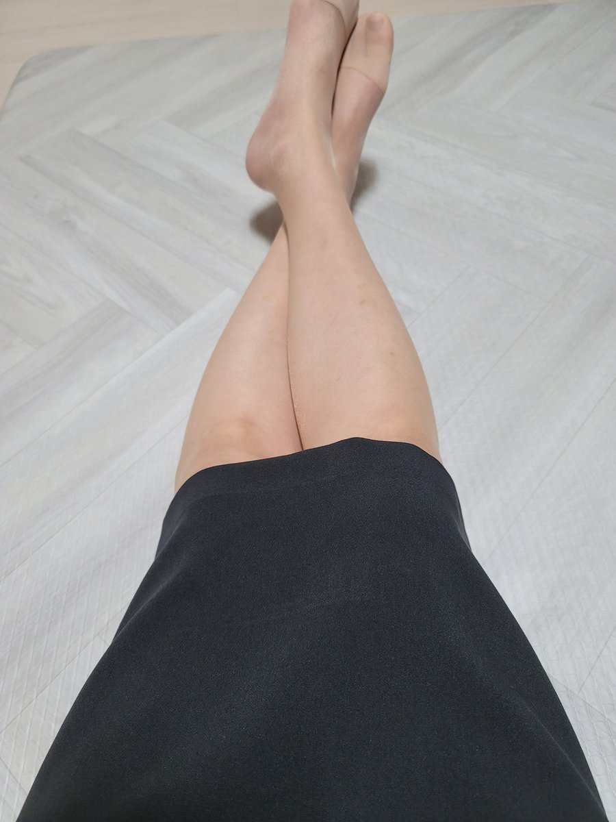 오늘 너무 정장치마가 끌려서 입었는데
이거입고 종아리 맞으면 얼마나 좋을까..
하는 상상에 어머..ㅠㅠ 걍 상상만해도 좋을듯요