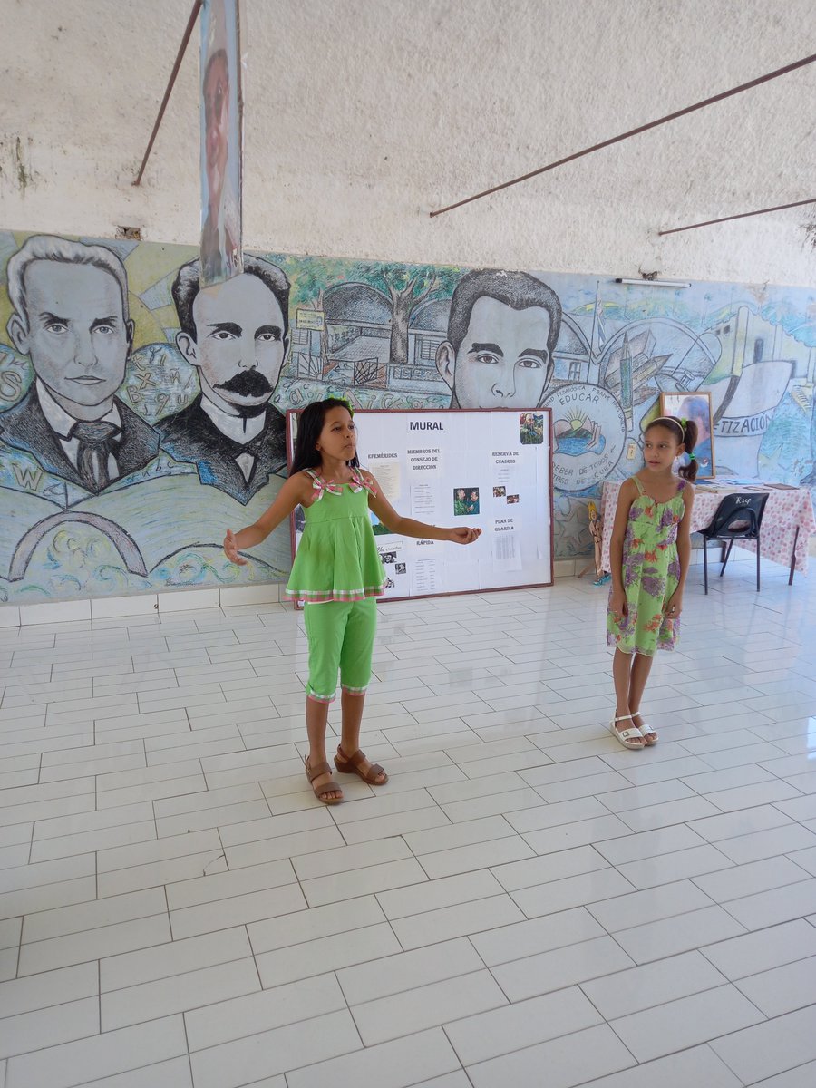 SIErnestoGueva4's tweet photo. Se realiza en nuestra Institución Educativa la exposición de las aulas martianas en saludo al 170 Aniversario del Natalicio de nuestro Héroe Nacional José Martí. @DMEContre @DraMaricelDME @LeticiaCalvoD @ZuzelSalazar @FundichelyRosa https://t.co/Co7LAIm8k5