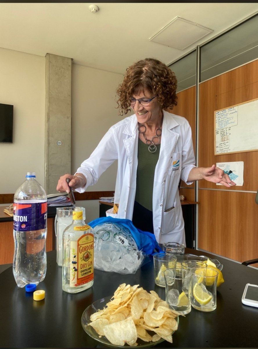 ⚫Mientras el Hospital Posadas está de Paro, los directivos están tomándose un gin tonic con una picadita. Este es el sistema de Salud que tenemos, una vergüenza. Mientras tanto todo está suspendido hasta que esta casta patética se digne a atender pacientes 🤬