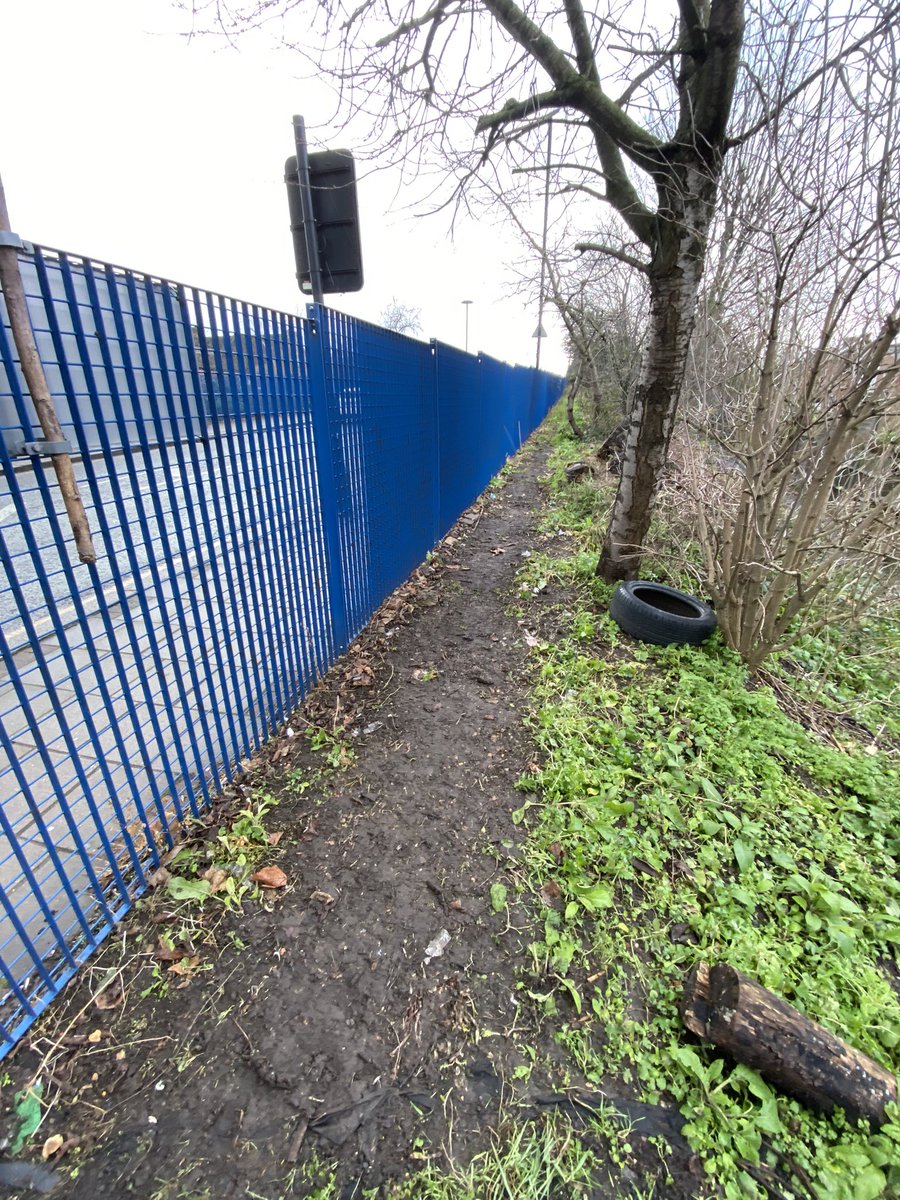 Massive THANK YOU goes out to Angela from <a href="/haringeycouncil/">Haringey Council</a> and the team <a href="/VeoliaUK/">Veolia UK</a> for removing the last remaining waste from the <a href="/WestburyBNR/">Friends of Westbury Banks Nature Reserve (⧖)</a> 🌱🌿 #GrowBackGreener