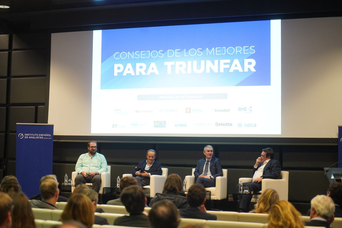 InstAnalistas's tweet photo. "Lo importante cuando fracasas o la fastidias es volver a intentarlo", Enric Asunción, fundador de Wallbox
Jornada "Consejos de los mejores para triunfar", del Instituto Español de Analistas
@wallboxchargers @enricasun https://t.co/iGCYyJbXgK