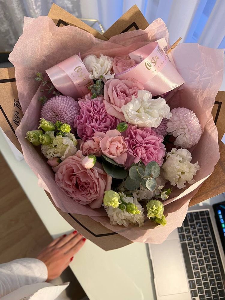 lunafleuri's tweet photo. She's addicted with flowers. She is me. She is myself. https://t.co/FJawiNLPC6