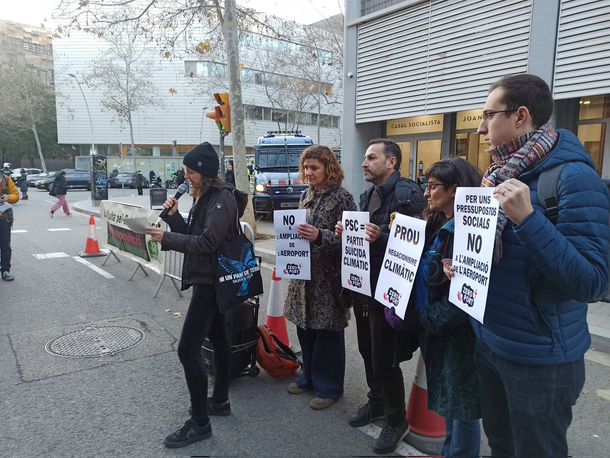 🛬Atureu la vostra deriva antisocial i antiecològica! <a href="/socialistes_cat/">Socialistes PSC/❤</a> <a href="/JuntsXCat/">Junts per Catalunya🎗</a> <a href="/Esquerra_ERC/">Esquerra Republicana</a>