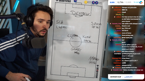 cherrylyra's tweet photo. Vraiment les streams twitch football manager de @Domingo je me les explique pas
 
0 fan du jeu, j'osef de l'Olympique Lyonnais IRL ... et pourtant, je l'écoute faire ses plans pour l'avenir du club depuis plusieurs jours 😭😂

🤷‍♀️🤷‍♀️ https://t.co/hpTf43rB2p