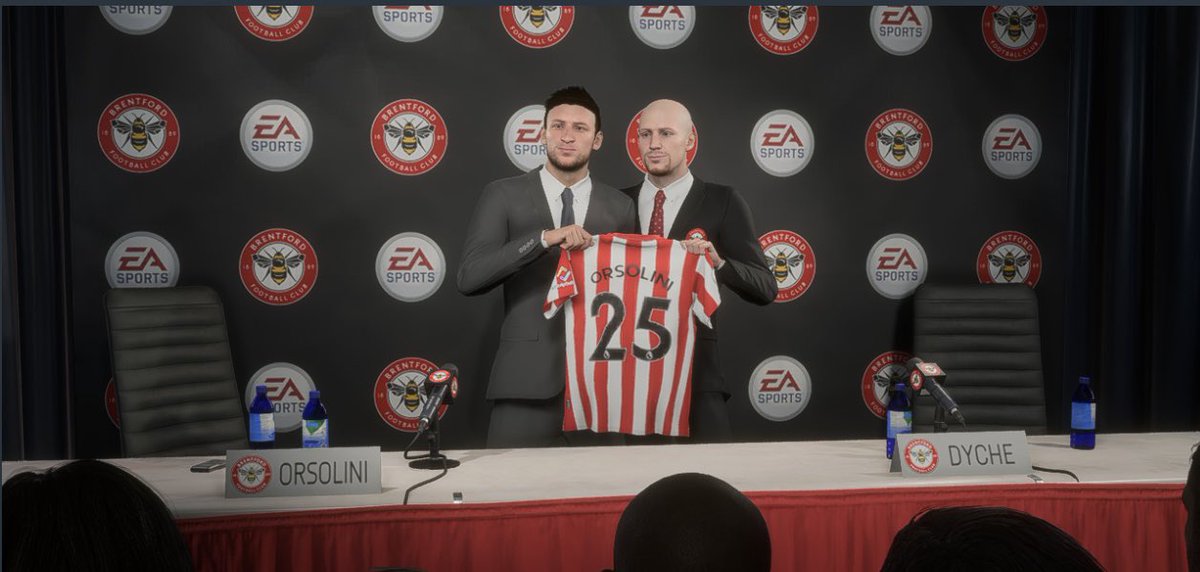 New signing Orsolini in his first press conference with the gaffer. 🇮🇹💎<a href="/KezzaLaa_/">jay</a> <a href="/TheVFL_/">VFL</a>