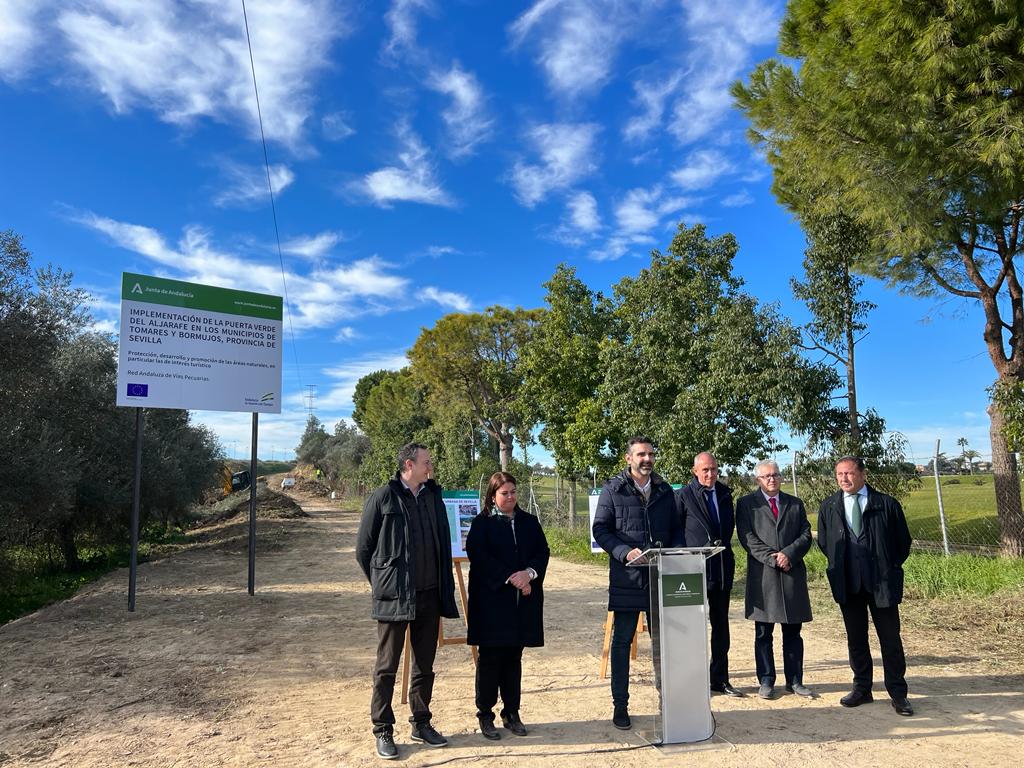 MedioAmbAND's tweet image. La @AndaluciaJunta invierte 486.416€ en el adecentamiento de la vía pecuaria de Tomares y Bormujos.

♻️El consejero @RamonFPM ha visitado también el Punto Limpio de Tomares, una instalación que “resulta vital para la #RevoluciónVerde en #Andalucía” con una inversión de 537.447€