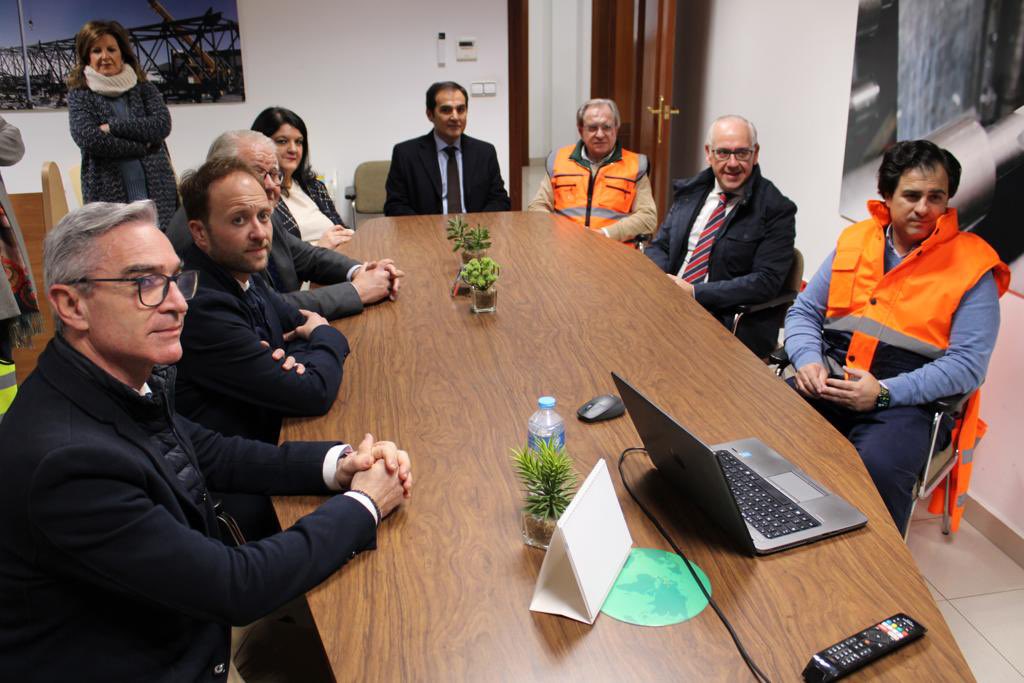 pp_jaen's tweet image. 👥 Visitamos la empresa #Andel, ejemplo de superación y del talante empresarial que exporta a más de 20 países.

✅ Más de 40 años dedicados a dar soluciones técnicas y constructivas al sector del transporte y la distribución de energía eléctrica.

#NosMueveJaén