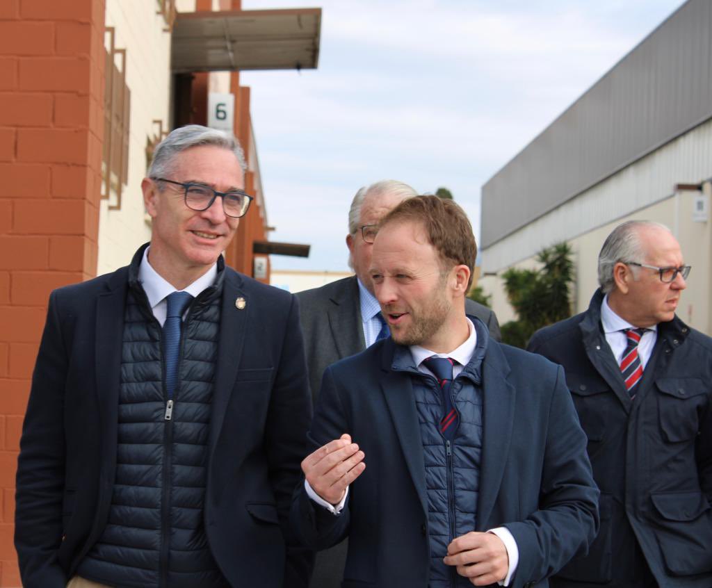 pp_jaen's tweet image. 👥 Visitamos la empresa #Andel, ejemplo de superación y del talante empresarial que exporta a más de 20 países.

✅ Más de 40 años dedicados a dar soluciones técnicas y constructivas al sector del transporte y la distribución de energía eléctrica.

#NosMueveJaén