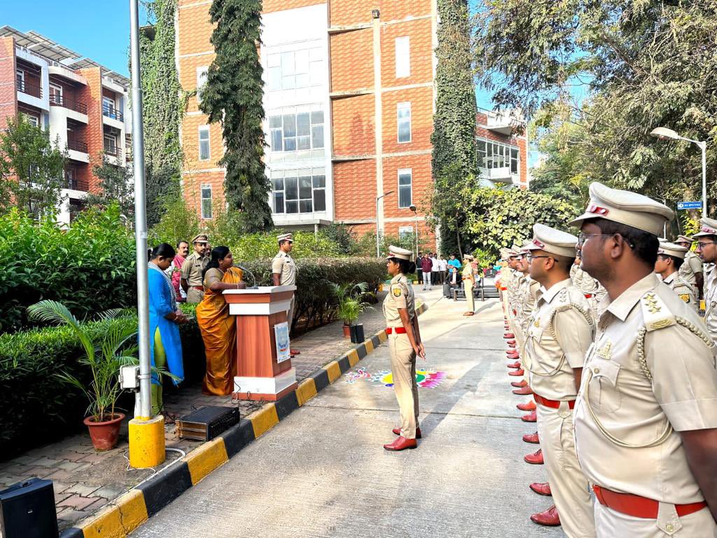 BengaluruNacin's tweet photo. Tri-colour flag was unfurled by ADD Dr Ezhilmathi K on the occasion of 74th Republic day at National Academy of Customs, Indirect Taxes &amp; Narcotics, B’luru. Sh R Periasamy, Retd Member CESTAT, Inspectors of 49th &amp; 50th batches &amp; staff were also present @cbic_india @nacincbic https://t.co/1oeIOUrYqq
