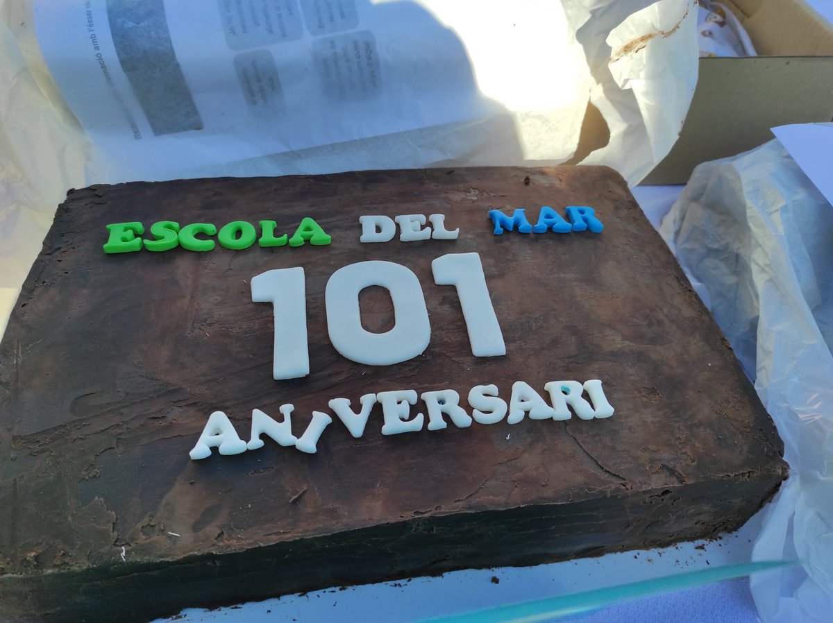 Escola_del_Mar's tweet photo. Una jornada meravellosa, celebrant el 101 Aniversari de l'escola a la platja!!! https://t.co/WLqP70Gth6