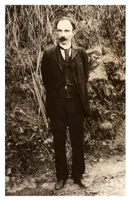 Martí vio la salvación de los pueblos latinoamericanos y caribeños en la emancipación política, económica y cultural, y en  construir el sueño de justicia e integración de Bolívar. #MartiVive #NuestraAmericaUnida #CELACEsUnidad #SantiagodeCuba