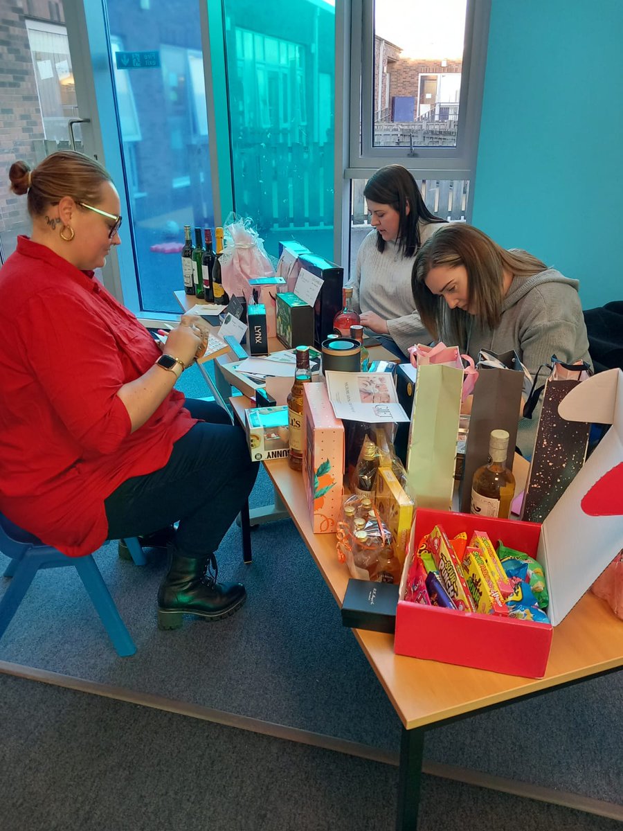 VPSCarluke's tweet photo. Fantastic turnout from parents and Friends of Victoria Park for tonight's parents' evening.  If you haven't taken part  in our survey on how to best spend Winter Clothing Allowance there's still time to do this at the "help yourself" table. #costoftheschoolday #Equity https://t.co/5nJyDubeWw