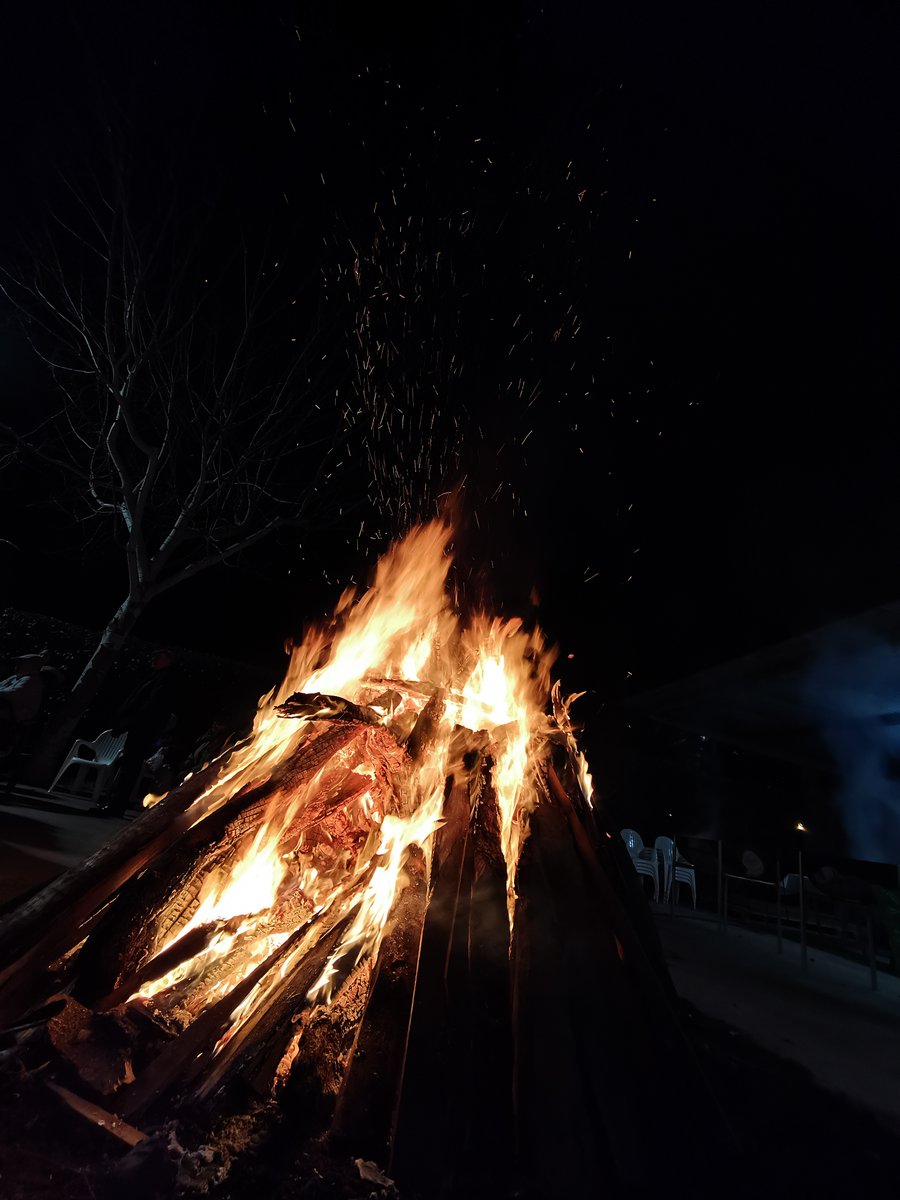 UsuarioArraez's tweet image. #Vintagegram XVIII

Mallorca en enero ofrece estampas como esta. Es tiempo de ‘foguerons’, de bailes y de alegrías… Visca Sant Antoni! #LovesMallorca
⠀
📆 28/01/2020
📍 Sa Pobla. Mallorca.
📱 @HuaweiMobileESP #P30Pro 

¿Quieres más? 👇 
instagram.com/usuarioarraez/