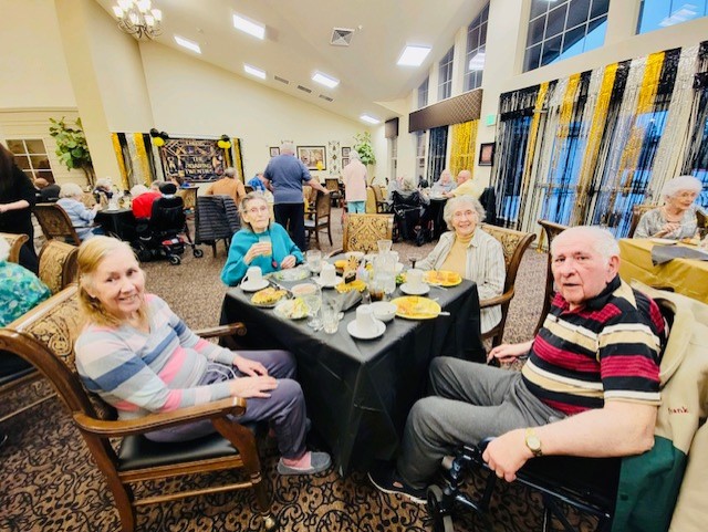 livebonaventure's tweet photo. Our friends and family night was a hit! Everyone had so much fun.

#retirementperfected #friendsandfamily #seniors #fun #seniorliving https://t.co/hhSX68y5OB