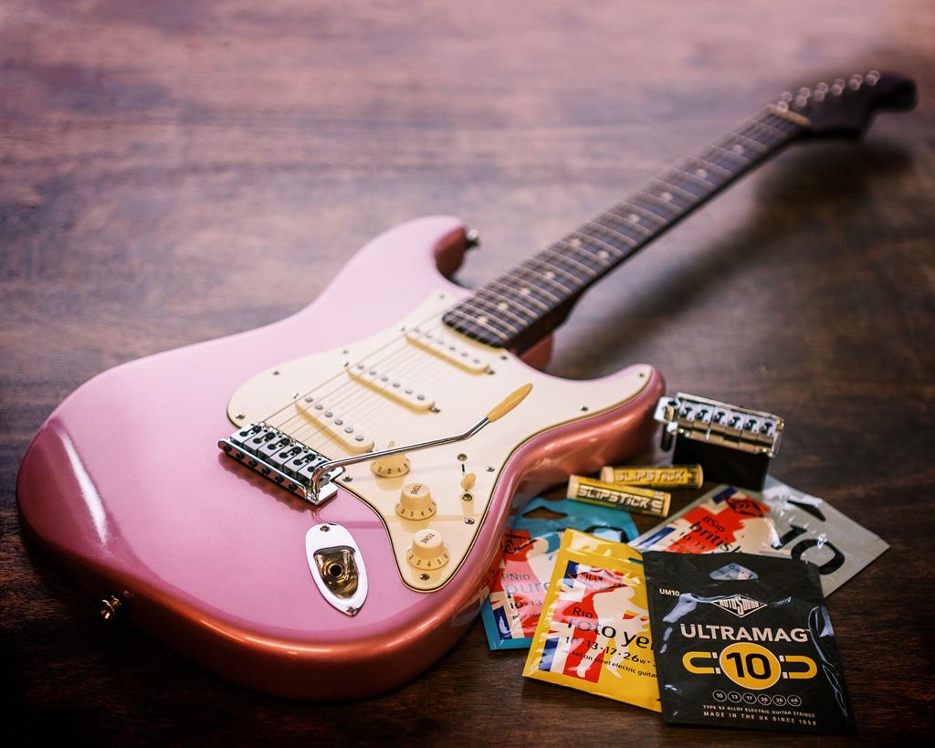 rotosound_uk's tweet photo. “What's the difference between your different types of #GuitarString?”
It's a question we get asked often – check in tomorrow for a new video that puts our #ElectricGuitar range head-to-head.
@samuelclees #electricguitarstrings #guitarstrings #rotoyellows https://t.co/chJfdgzzFq