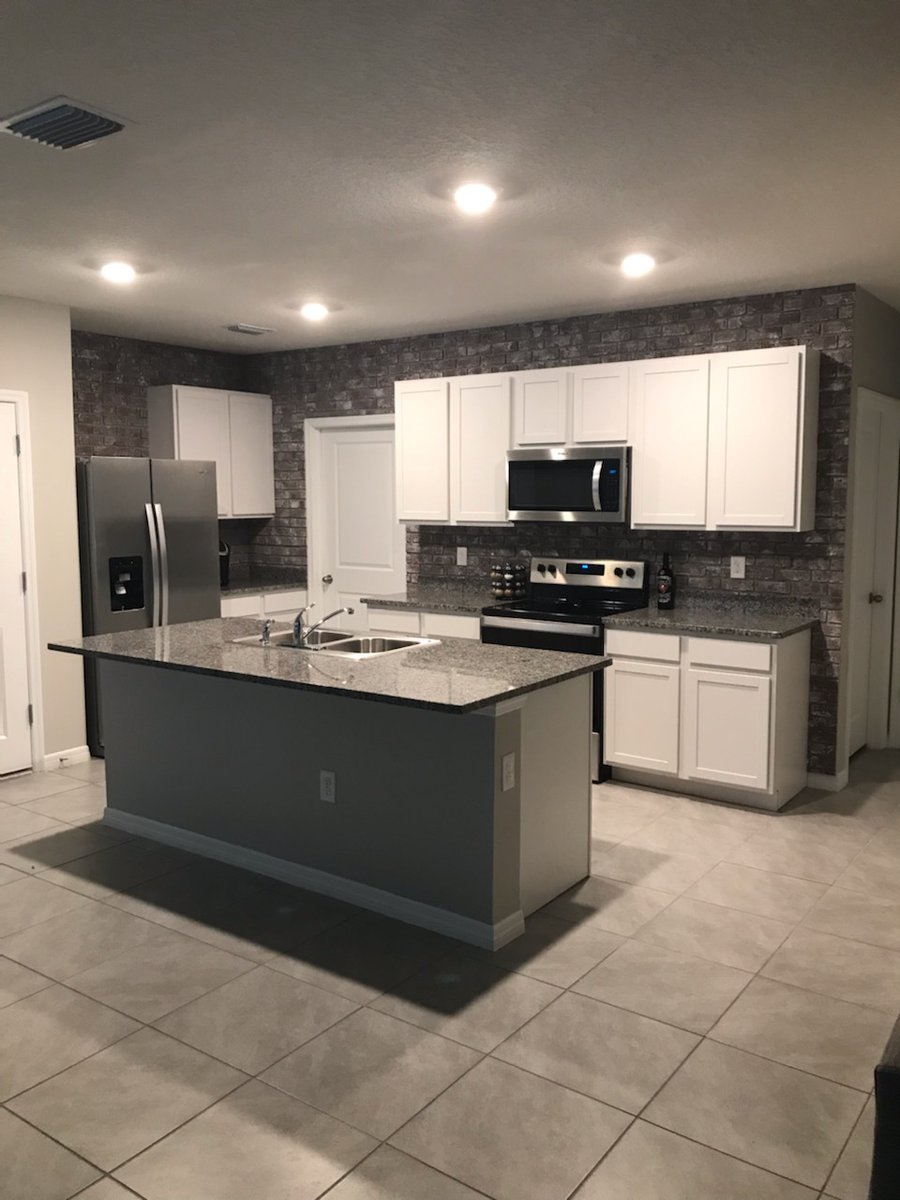 GenStoneDIY's tweet image. Our most popular kitchen project is this classic brick, and it's absolutely perfect! 😍

One of our customers is sure to turn heads with this faux brick project. The color goes so well with the kitchen.

#genstone #fauxbrick #kitchenproject #diykitchen #kitchenideas