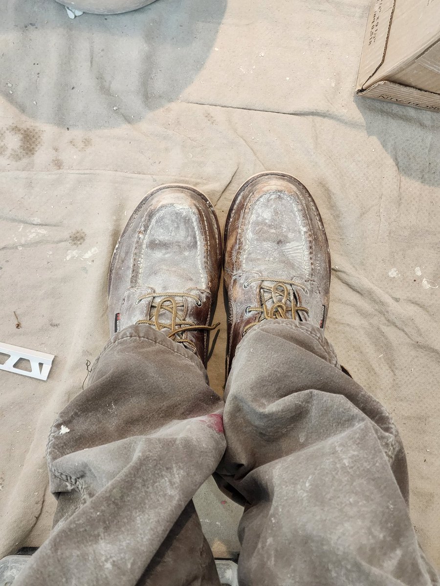 Chive_215's tweet photo. @n8frost @Nike @nikestore @Jumpman23 Same as i do everyday during the week. The best boots in the game @redwings #tilelife https://t.co/NeiBcGCncN