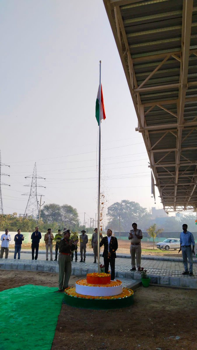 Lalit_ifs's tweet photo. Happy #RepublicDay2023.
#JaiHind 🇮🇳🇮🇳🇮🇳 https://t.co/6fW7Ic9eCV