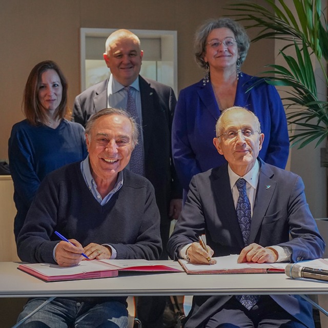 GroupeLaPoste's tweet photo. "L’ampleur des pertes causées par le changement #climatique impose une action collective 🤝 dans laquelle #LaPoste s’implique en se dotant d’une politique #biodiversité forte au côté de la @LPOFrance" 💬 Philippe Wahl PDG @GroupeLaPoste

#LaPosteSEngage

👉https://t.co/aeWaRYUWtm https://t.co/rOobFOOS6p