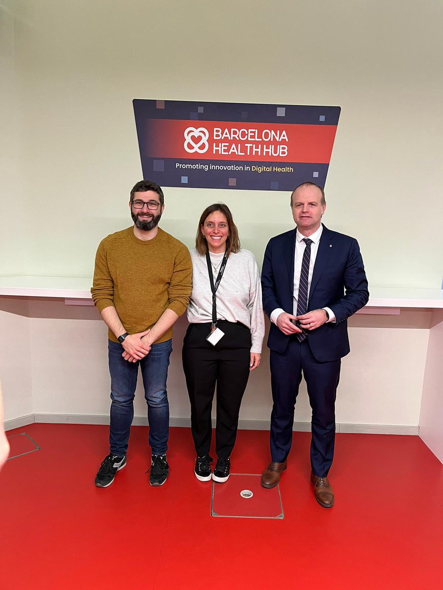 albertcaste's tweet photo. 🩺 Aquest migdia hem visitat amb en @jordiaguasca (@accio_cat) el @BCNHealthHub.

Ja amb 400 membres (entre start-ups, corporacions, hospitals i inversors) s’ha convertit en un fantàstic bressol a @santpaubcn d’iniciatives de salut digital, un sector cridat a créixer >15% anual! https://t.co/pwZ6Gmo7N3