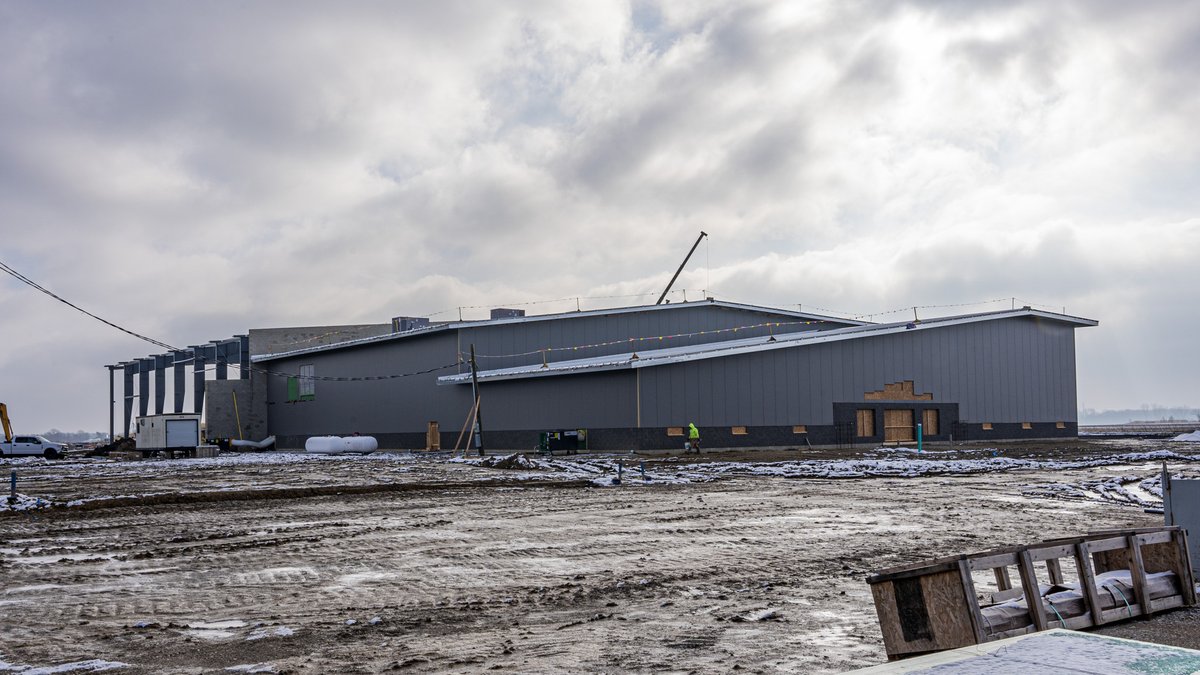 LakeErieArmsOH's tweet photo. Major progress! This portion being erected is the Indoor Clay House, 150' x 184', with a 44' high free-spanning roof!
This will offer a one-of-a-kind experience featuring tons of different game modes and possibilities!
#clayhouse #skeet #trap #sportingclays #5stand https://t.co/SETFpKbSy0